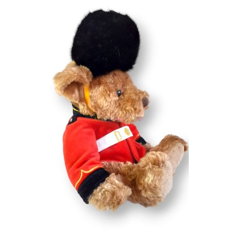 Russ: Maci Angol palotaőr ruhában