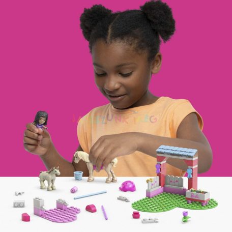 Mattel: MEGA Barbie Lovas akadálypálya építőjáték (HDJ84)